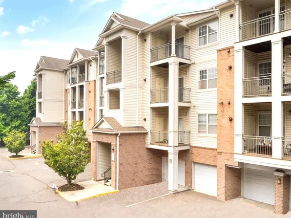 12124 Garden Ridge Ln Unit 301, Fairfax, VA 22030