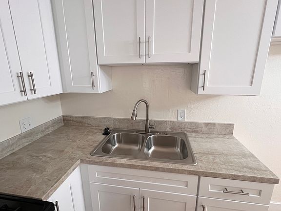 5th image of 14814 Erwin St APT 4