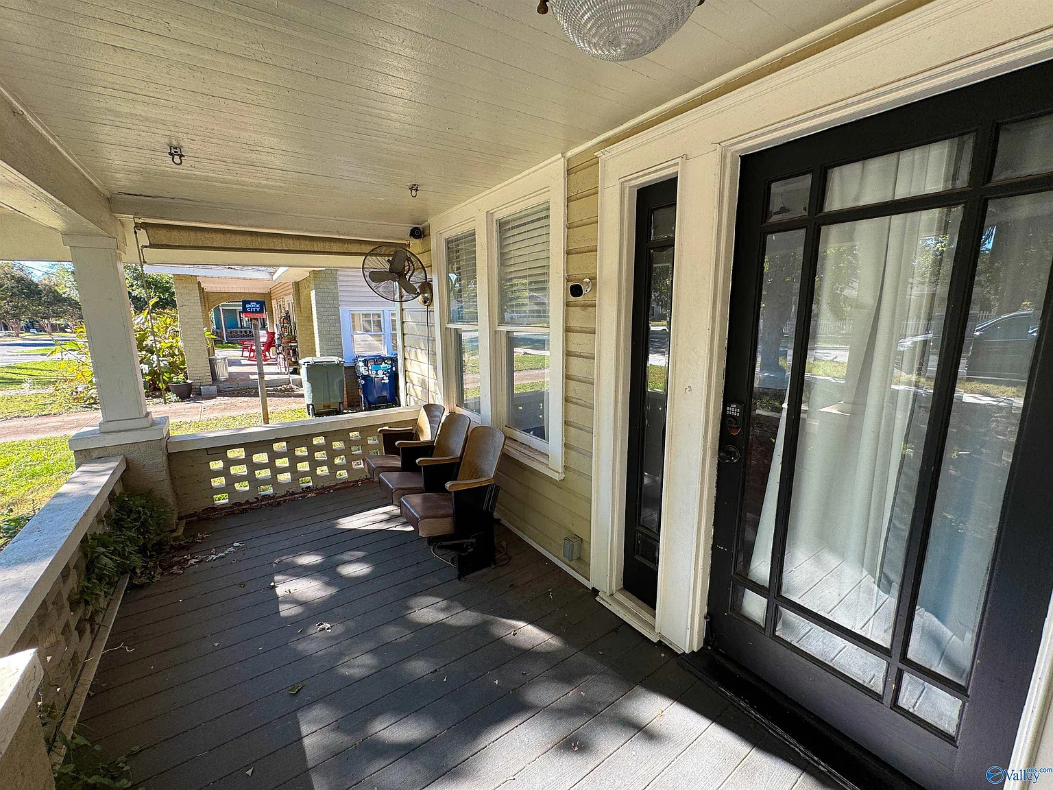 2 bed, 1.5 bath, 1161 sqft, $1,995 — Photo 3