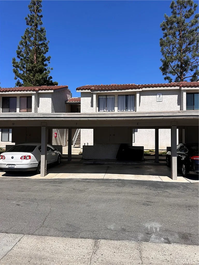 2 bed, 956 sqft, $2,700 — Photo 2
