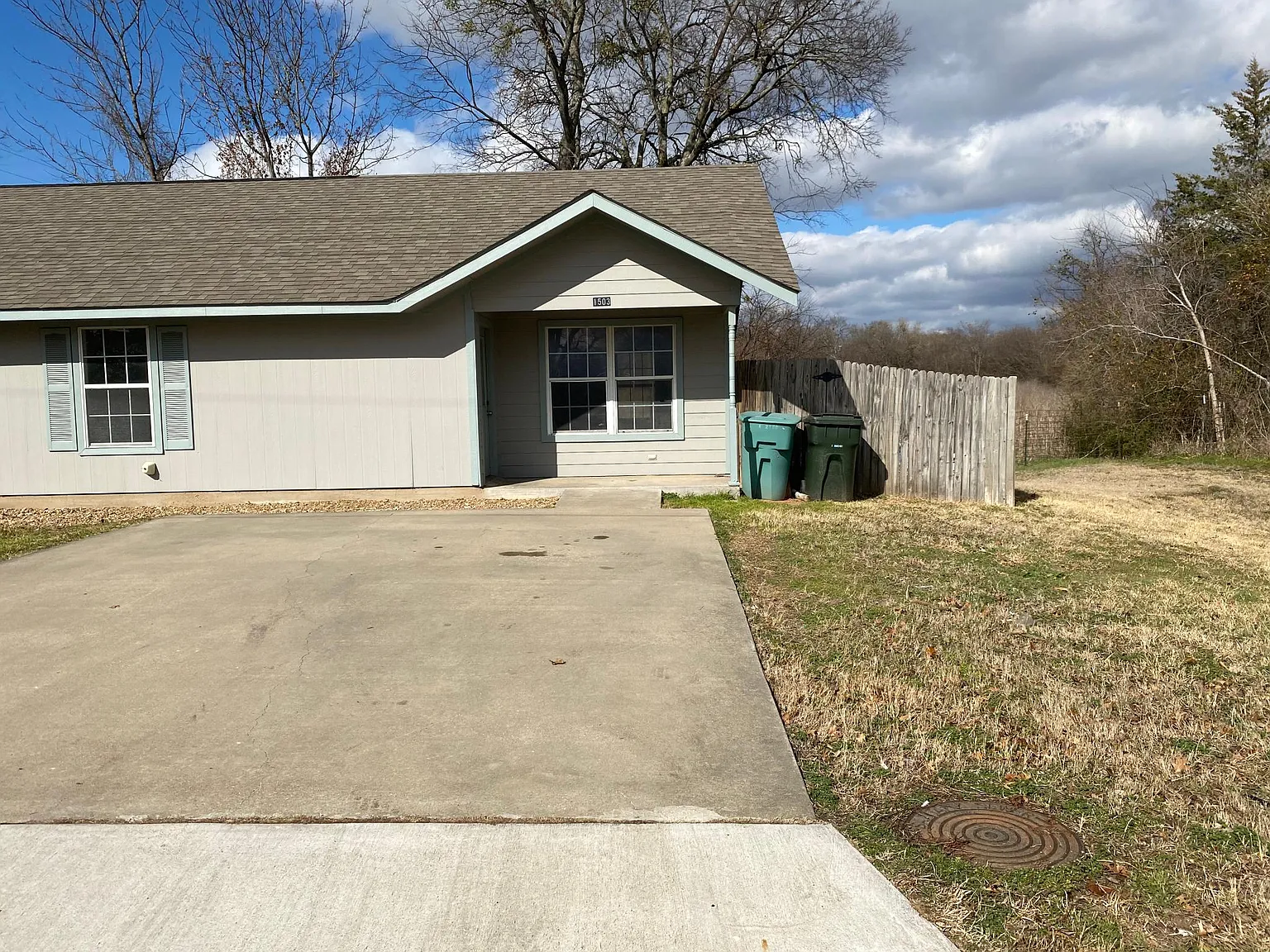 1503 E Thomas St — Photo 1