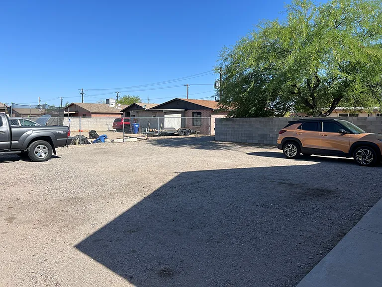 113 W Corona Rd #2 — Photo 22