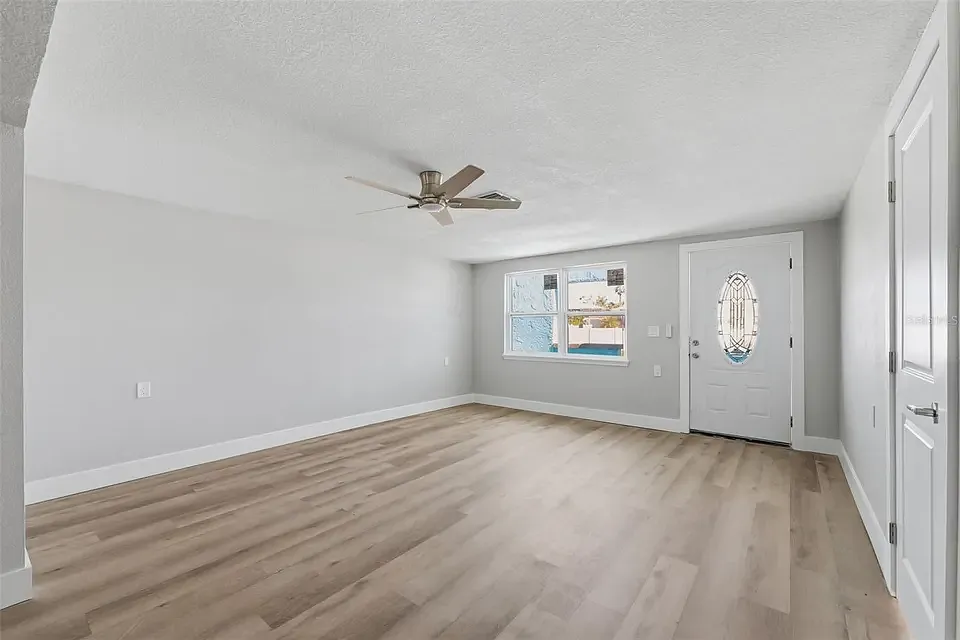 3 bed, 1576 sqft, $2,400 — Photo 3