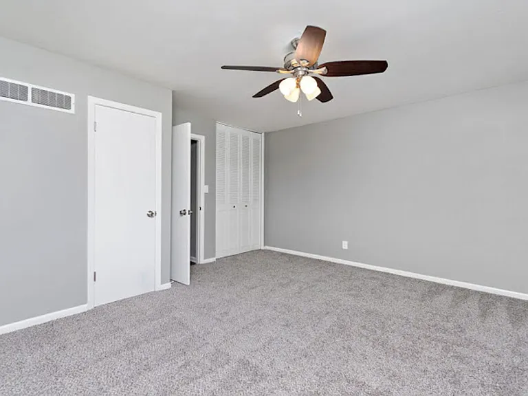 Chapel Hill KC Apartments — Photo 9