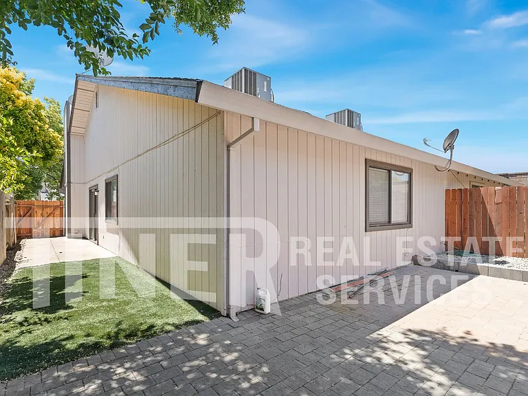 7323 Chivalry Way — Photo 17