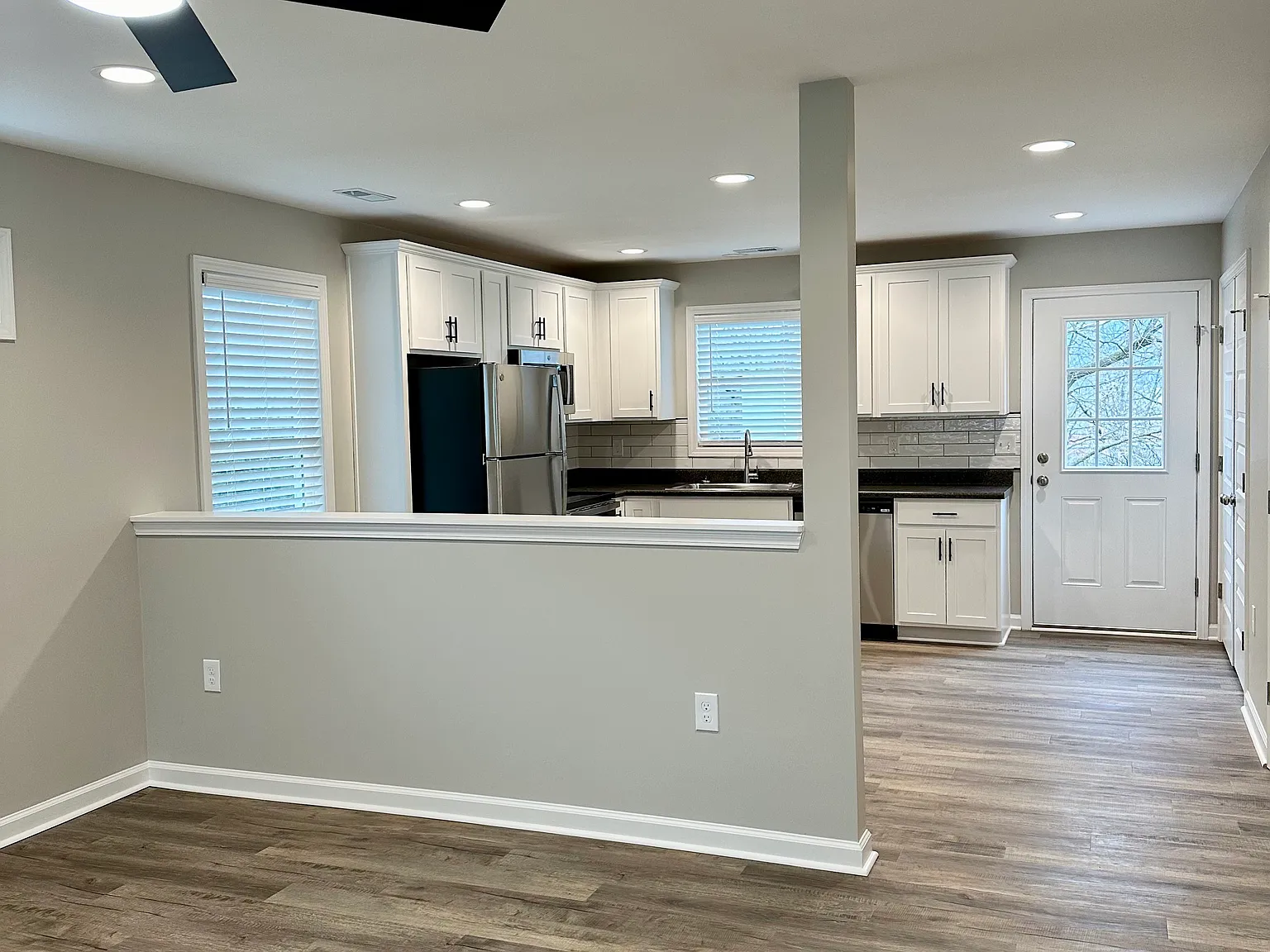 2 bed, 1000 sqft, $1,400 — Photo 4
