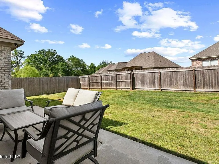 313 E Buttonwood Ln — Photo 29
