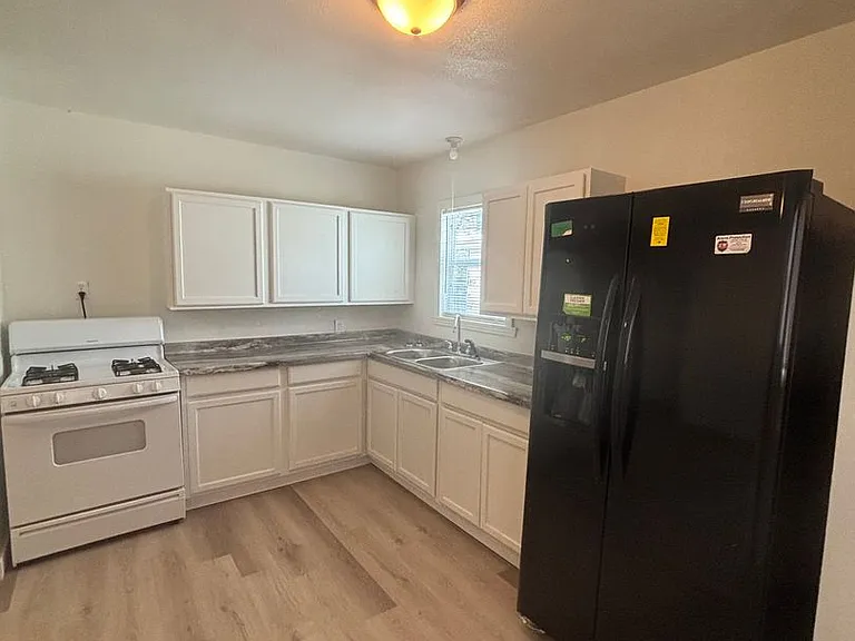 4302 Memorial Dr — Photo 5