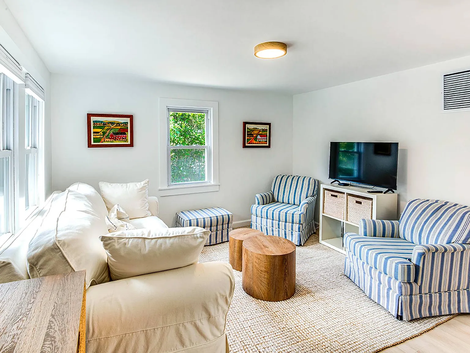 Location, Location, Location 2 bedroom Coastal Cottage — Photo 3