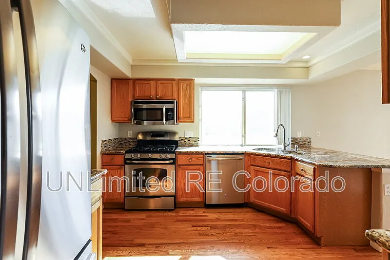 3 bed, 3.0 bath, 1930 sqft, $2,799 — Photo 3