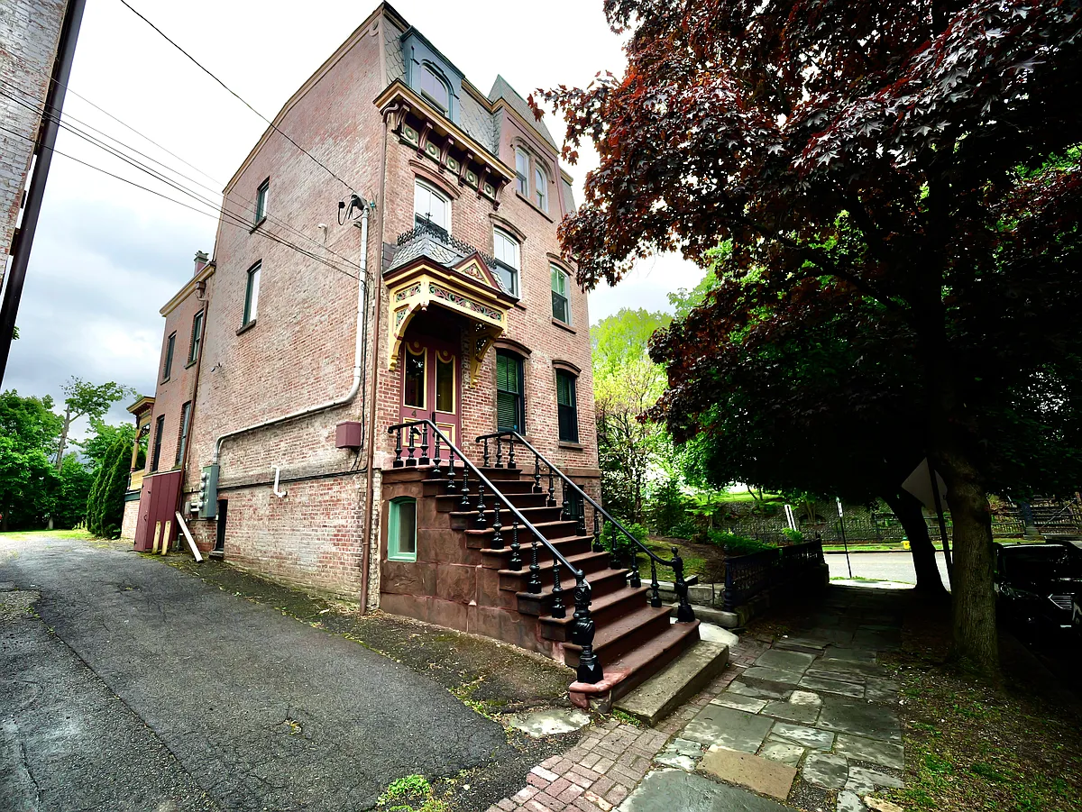 Building Photo - 4 Grand St #1