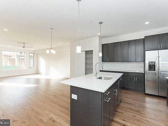 3rd image of 2138 Kensington Walk