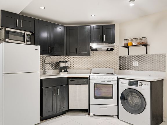 2nd image of 140 W 109th St #B3