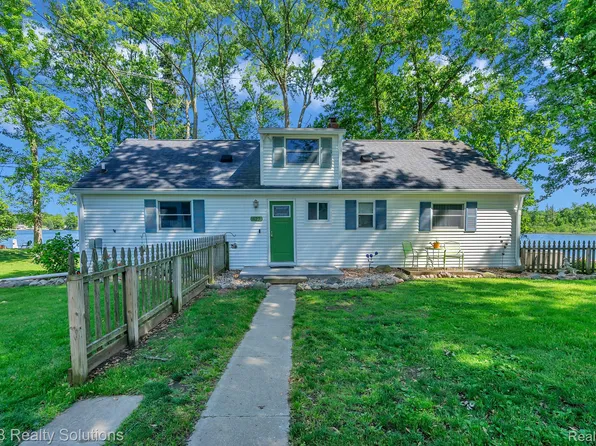 423 Lou Alice Dr, Columbiaville, MI 48421