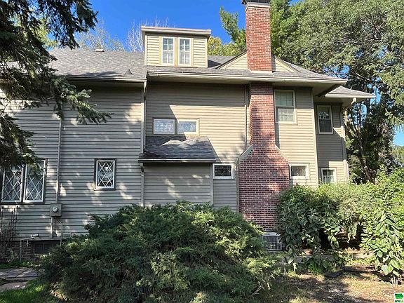 4th image of 600 1st Ave SE