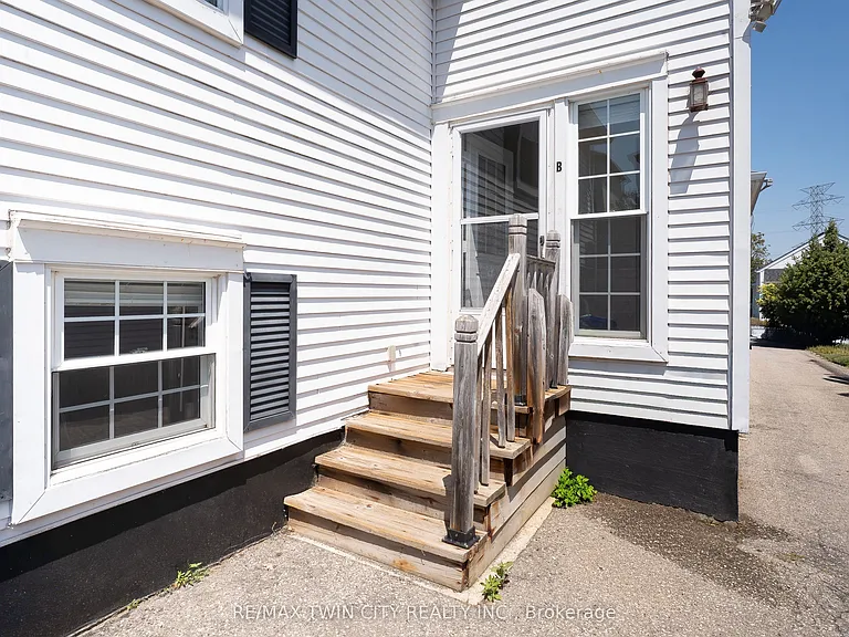 15 Milfoil Cres #B — Photo 3