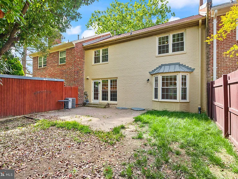 8330 Wickham Rd — Photo 53