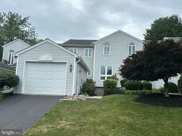 1709 Creek Vista Dr, New Cumberland, PA 17070