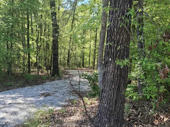 523 Flat Shoals Rd, Walhalla, SC 29691