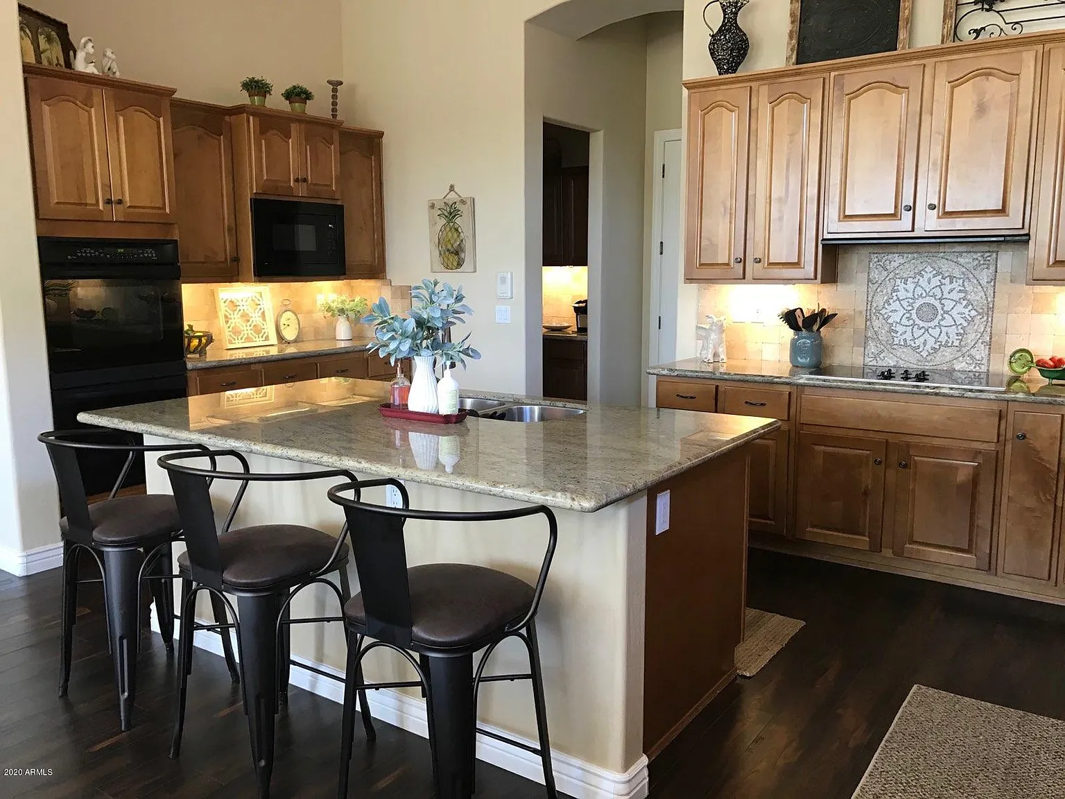 3 bed, 2.5 bath, 3475 sqft, $4,500 — Photo 3