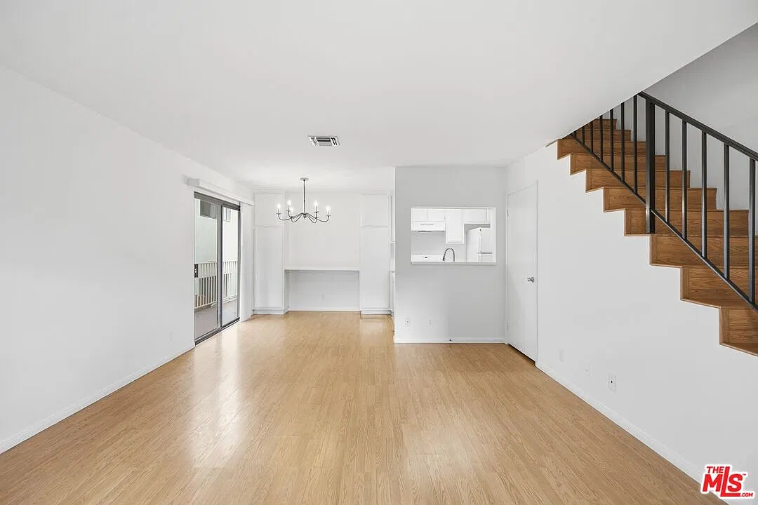 2 bed, 2.0 bath, 800 sqft, $2,885 — Photo 2