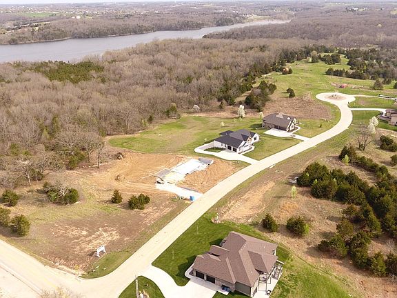 5th image of 626 Thorngrass Dr