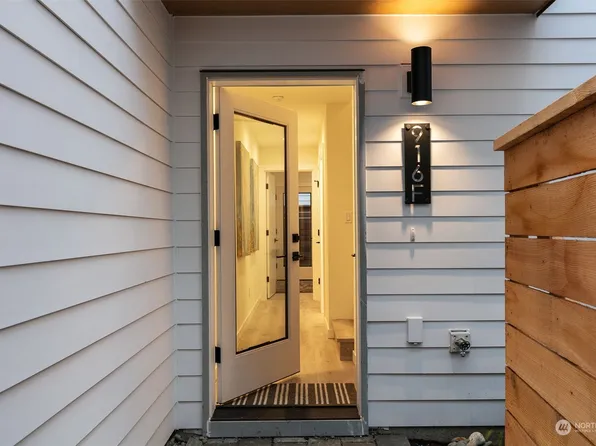 916 D NW 56th Street, Seattle, WA 98107