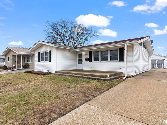 3rd image of 2264 E Eleanor Ave