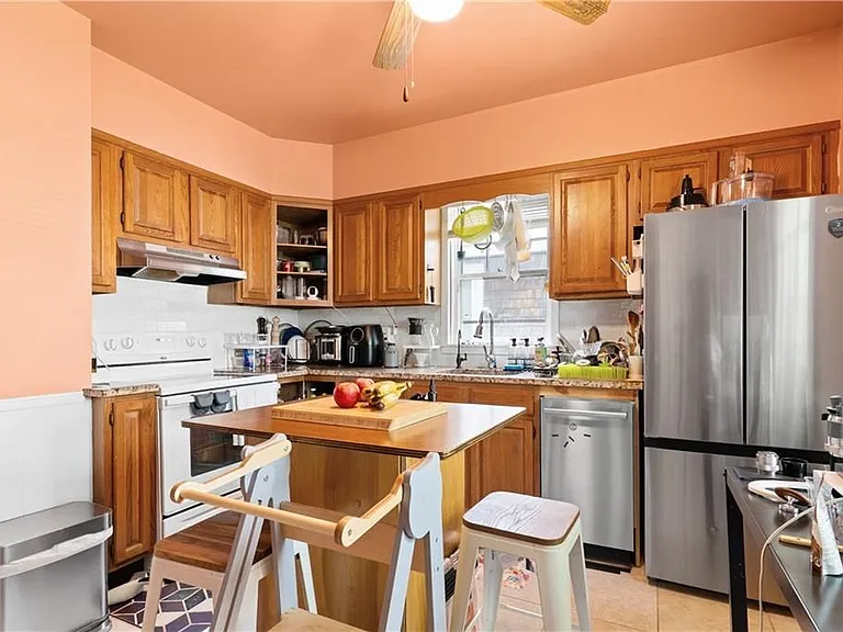 183 Narragansett St — Photo 12