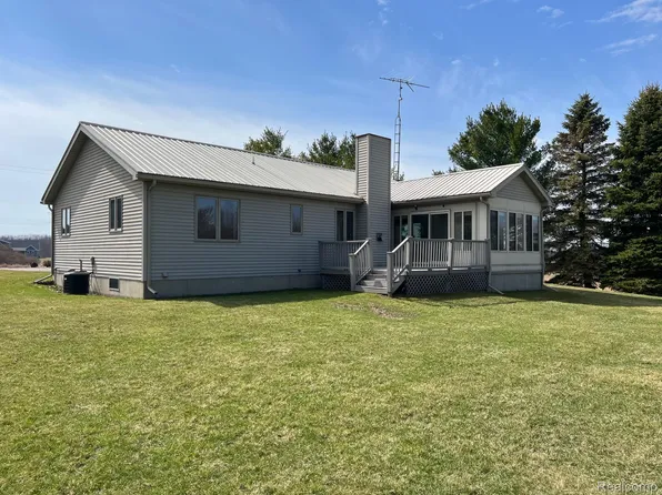 4198 McDowell Rd, Lapeer, MI 48446