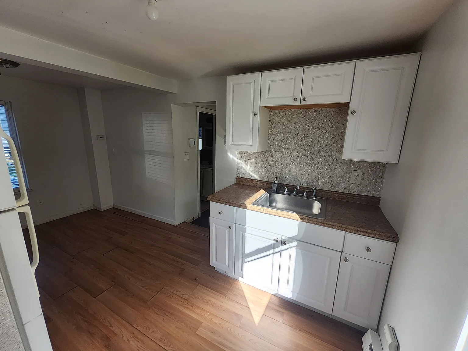 3 bed, 816 sqft, $1,600 — Photo 2