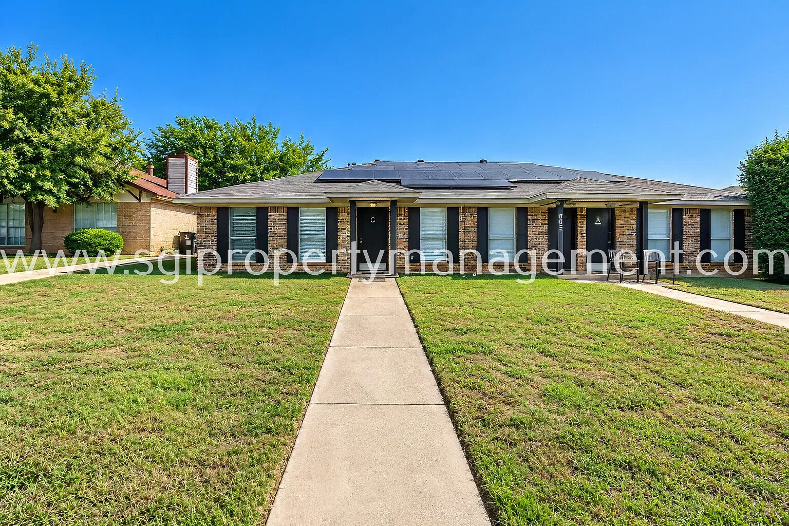 Great 2 bedroom unit of a triplex — Photo 2