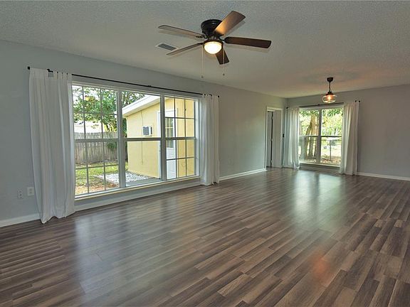 3rd image of 21572 Edgewater Dr
