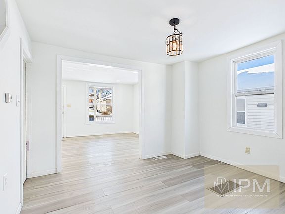 4th image of 532 Ridge St