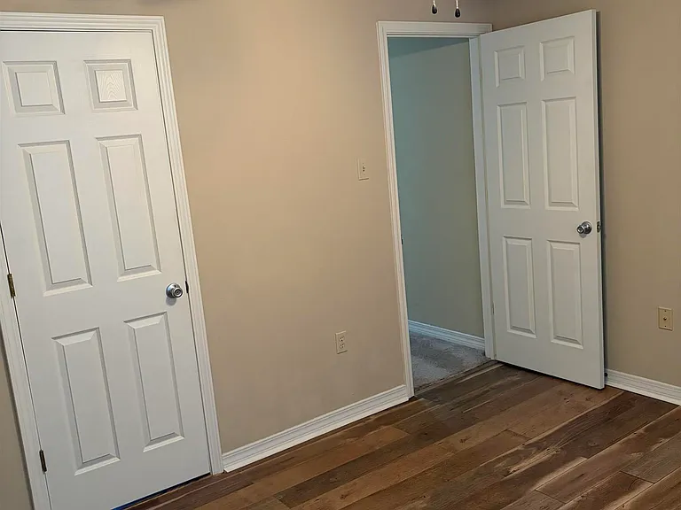 913 W Rothland St #A — Photo 27