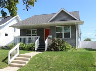 2037 D St SW, Cedar Rapids, IA 52404