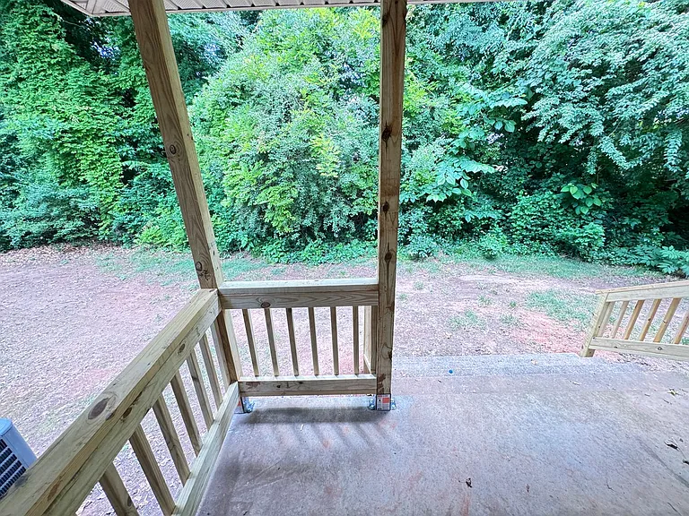 1404 Oakwood Ave — Photo 6