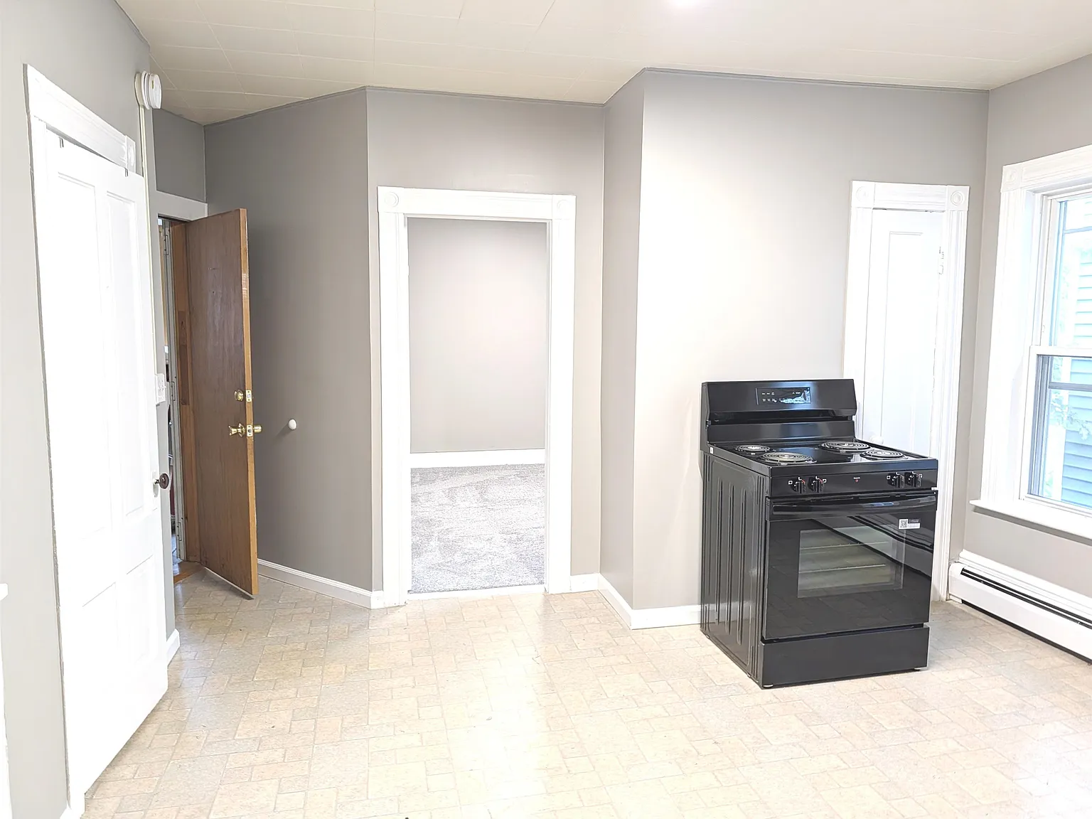 2 bed, 1.0 bath, 1100 sqft, $1,995 — Photo 2