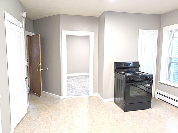 2nd image of 685 Massabesic St Unit 2