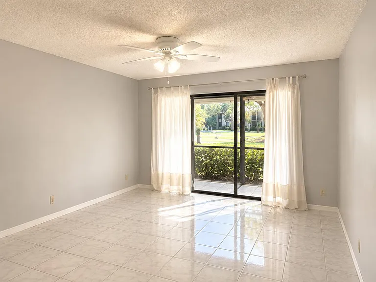 1995 SW Silver Pine Way #119-D1 — Photo 3