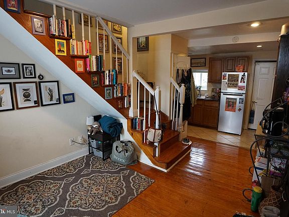 3rd image of 447 Orchard St