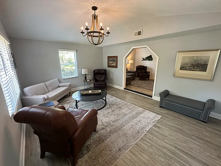 1523 W Robinhood Dr — Photo 1