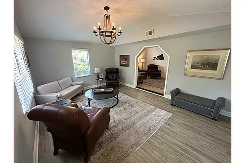 1523 W Robinhood Dr Photo 1