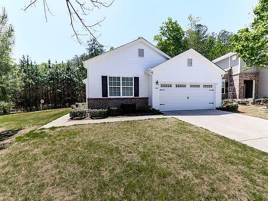 Front of home with side yard