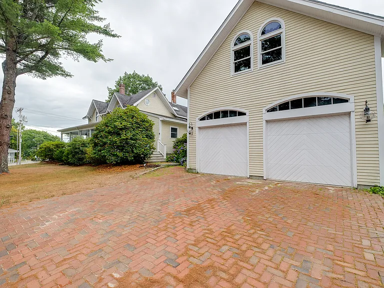 1235 Shore Rd — Photo 4
