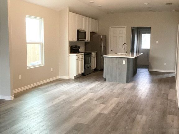 5th image of 2822 Elgin Street