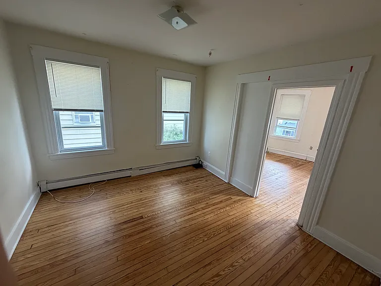 194 Sheridan St — Photo 6