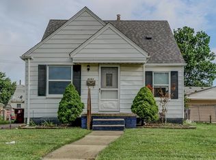 8283 Superior Ave, Center Line, MI 48015