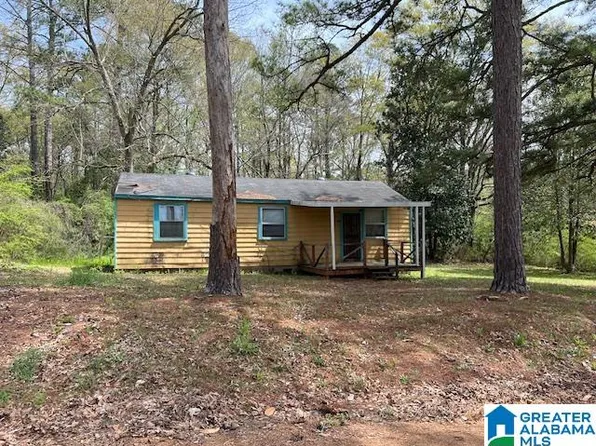 445 Davis St, Talladega, AL 35160
