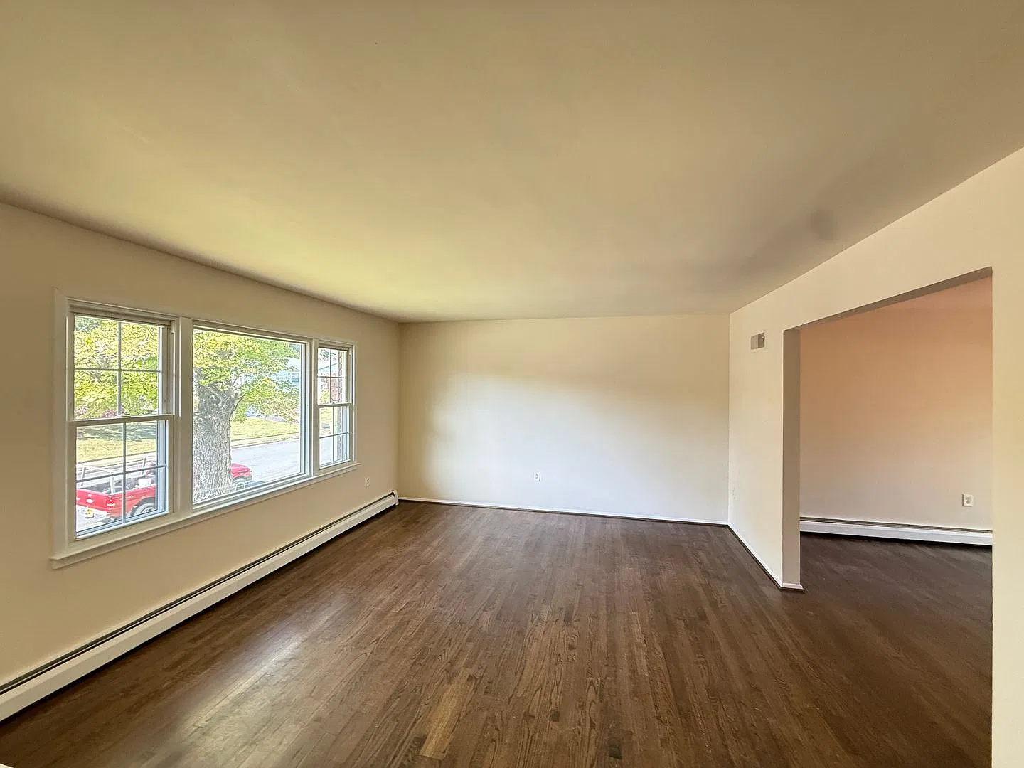 13606 Greenwood Dr — Photo 2